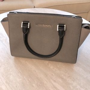 Michael Kors Selma Medium Bag in Grey